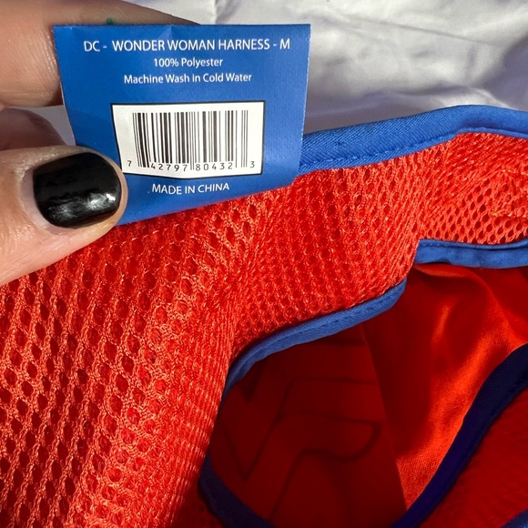 Dog Halloween costume, size medium 
 Wonder women-built in harness - Picture 4 of 4